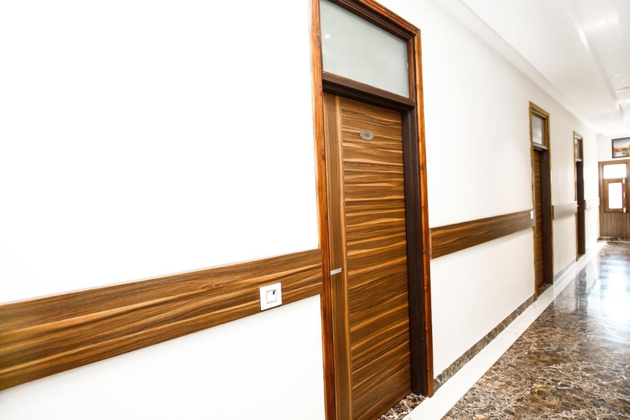 Hotel Woodcrest Zirakpur Chandigarh- Best Family Hotel - Luxurious Rooms - Unit Of Sidham Group Exteriör bild