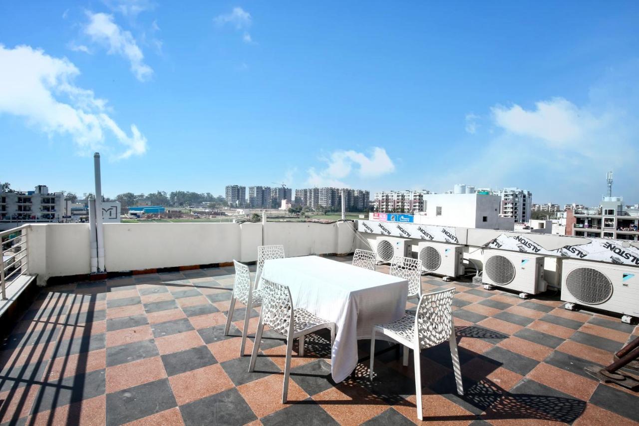 Hotel Woodcrest Zirakpur Chandigarh- Best Family Hotel - Luxurious Rooms - Unit Of Sidham Group Exteriör bild