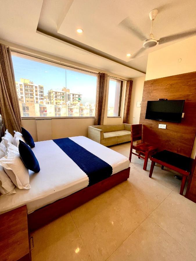 Hotel Woodcrest Zirakpur Chandigarh- Best Family Hotel - Luxurious Rooms - Unit Of Sidham Group Exteriör bild