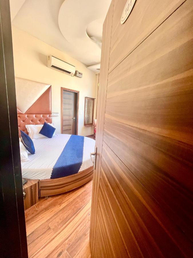 Hotel Woodcrest Zirakpur Chandigarh- Best Family Hotel - Luxurious Rooms - Unit Of Sidham Group Exteriör bild