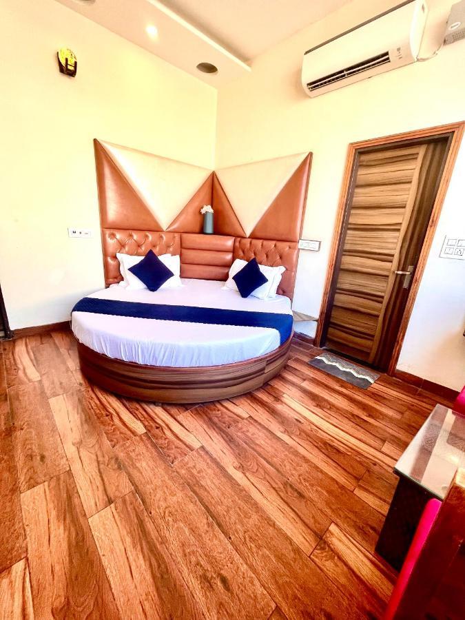 Hotel Woodcrest Zirakpur Chandigarh- Best Family Hotel - Luxurious Rooms - Unit Of Sidham Group Exteriör bild